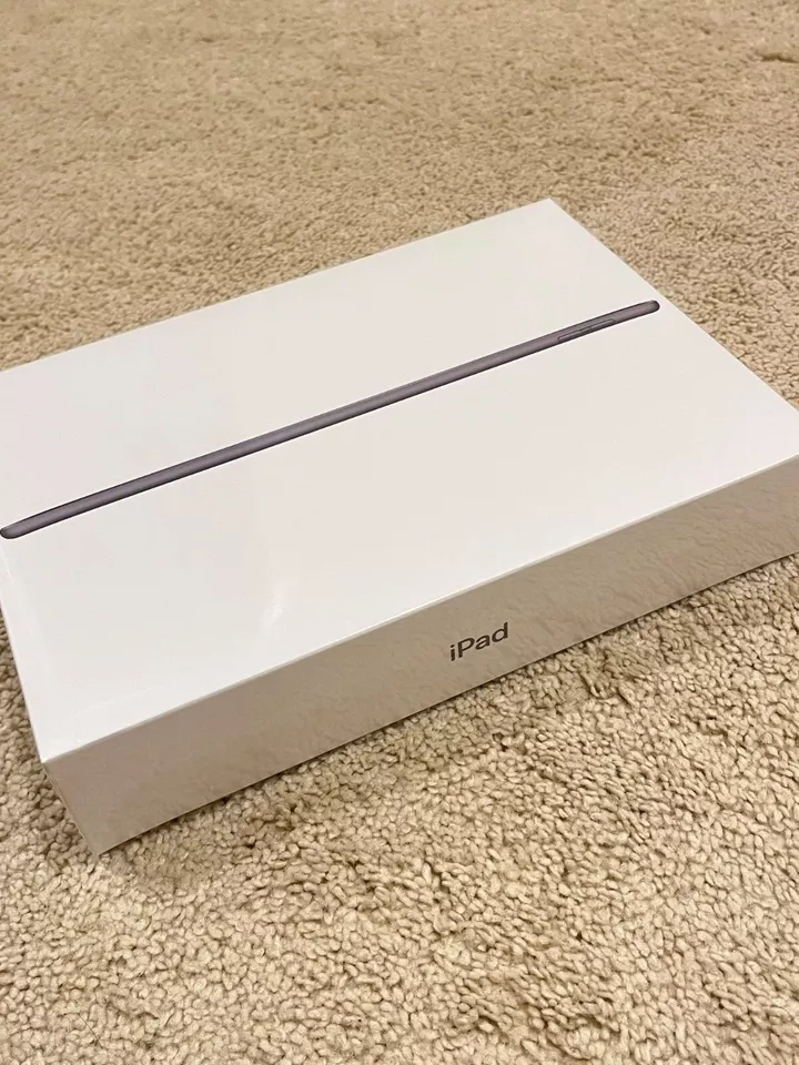 Apple iPad 8th Gen. 32GB, Wi-Fi, 10.2 in - Space Gray - Image 2 of 4