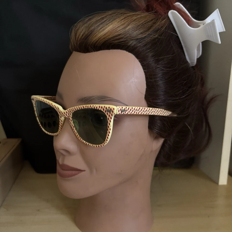 Óculos de sol vintage American Optical CALOBAR C23-50 Wayfarer aro chifre AZUL BOLINHAS - Imagem 2 de 4