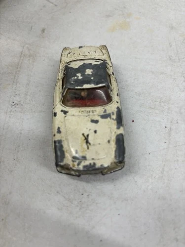 Corgi Toys Die cast Volvo p1800  1.43