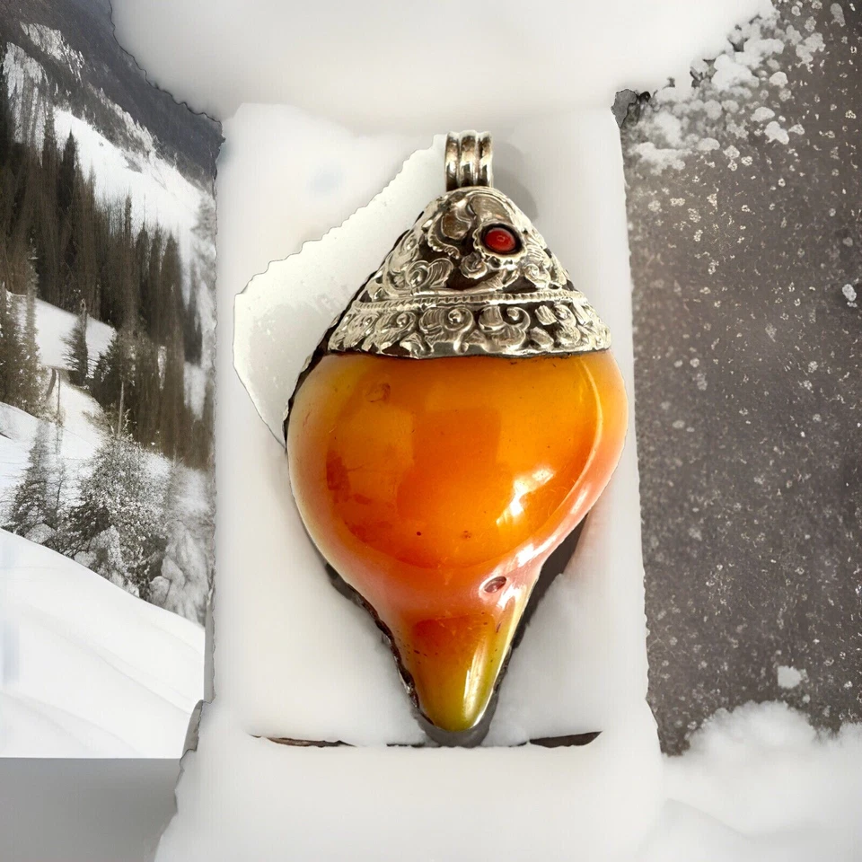 Colgante vintage de resina ámbar en forma de mango con talla de plata tibetana hecho a mano🔥 Foto 4 de 4