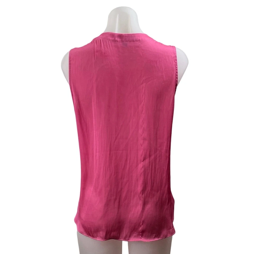 Blusa regata feminina Banana Republic rosa cetim sedoso sem mangas gola V tamanho P - Imagem 3 de 4