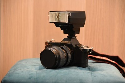 Spiegelreflexkamera Canon T70 + Command Back 70 + 3 Objektive + Blitz Metz 32CT3