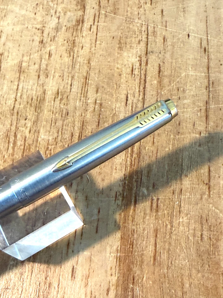 1970s Parker 45 flighter cap action ball pen, Gold clip and top tassie.  GREAT! - Image 2 of 4
