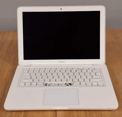 Apple MacBook 13  Late 2009 White   Core 2 Duo 2.26GHz   For Parts