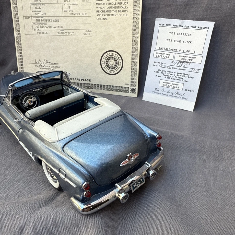 Buick Skylark 1953 convertible fundido a presión Danbury como nuevo 1:24 con vitrina azul Rd Foto 2 de 4