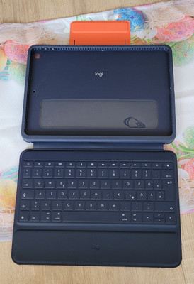Logitech Rugged Combo 3 - iPad Hülle mit Tastatur (für 7. 8. und 9. Gen)