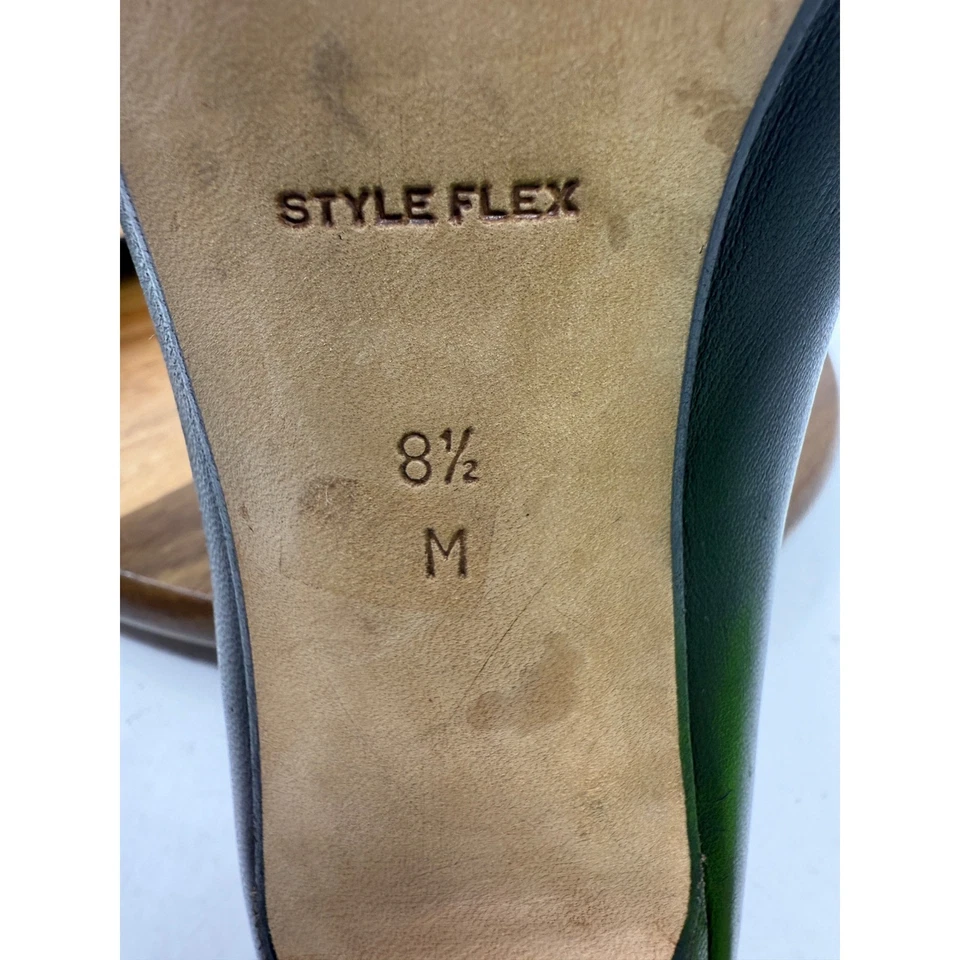 Tacones mocasines Bally de cuero negro hebilla dorada punta cuadrada para mujer talla 8,5 M Foto 3 de 4