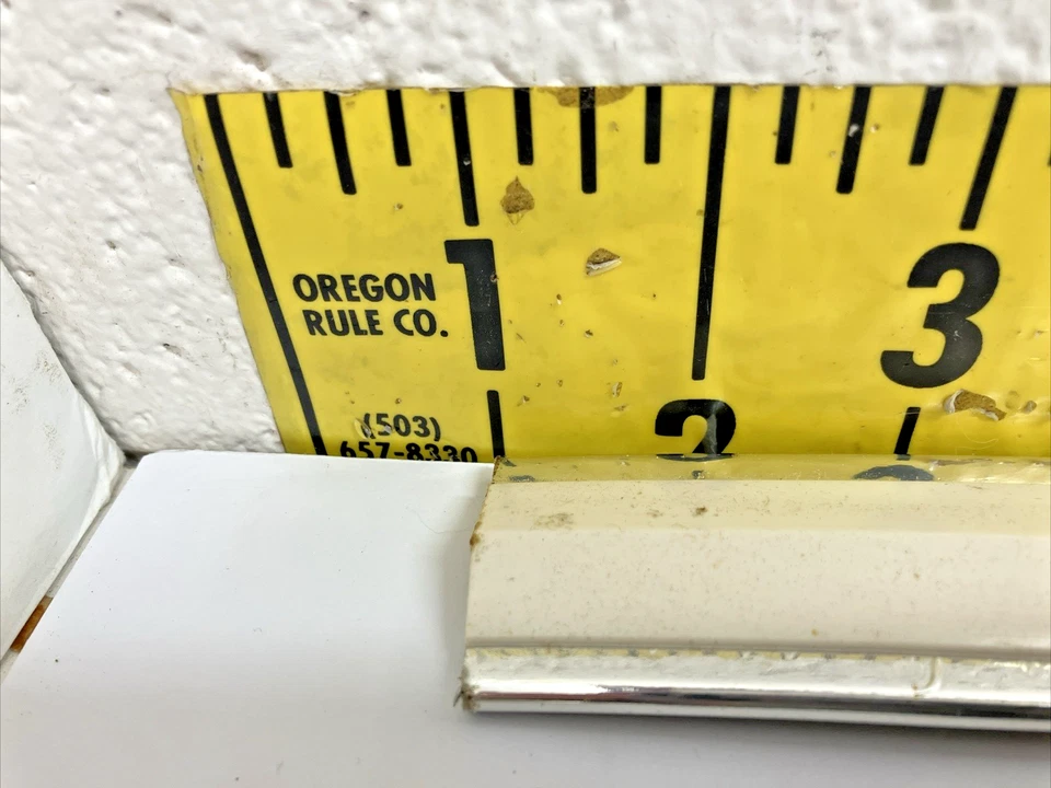 Nuevo OEM GM RH o LH 1/4 cuarto panel moldura 1154900 1976-77 Chevrolet Nova (¿Bin?? Foto 3 de 4