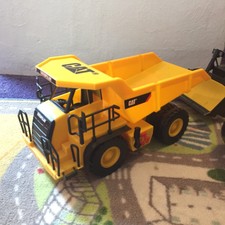 cat job site machine dump truck