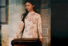 Do Thi Hai Yen Autogramm signed 20x30 cm Bild
