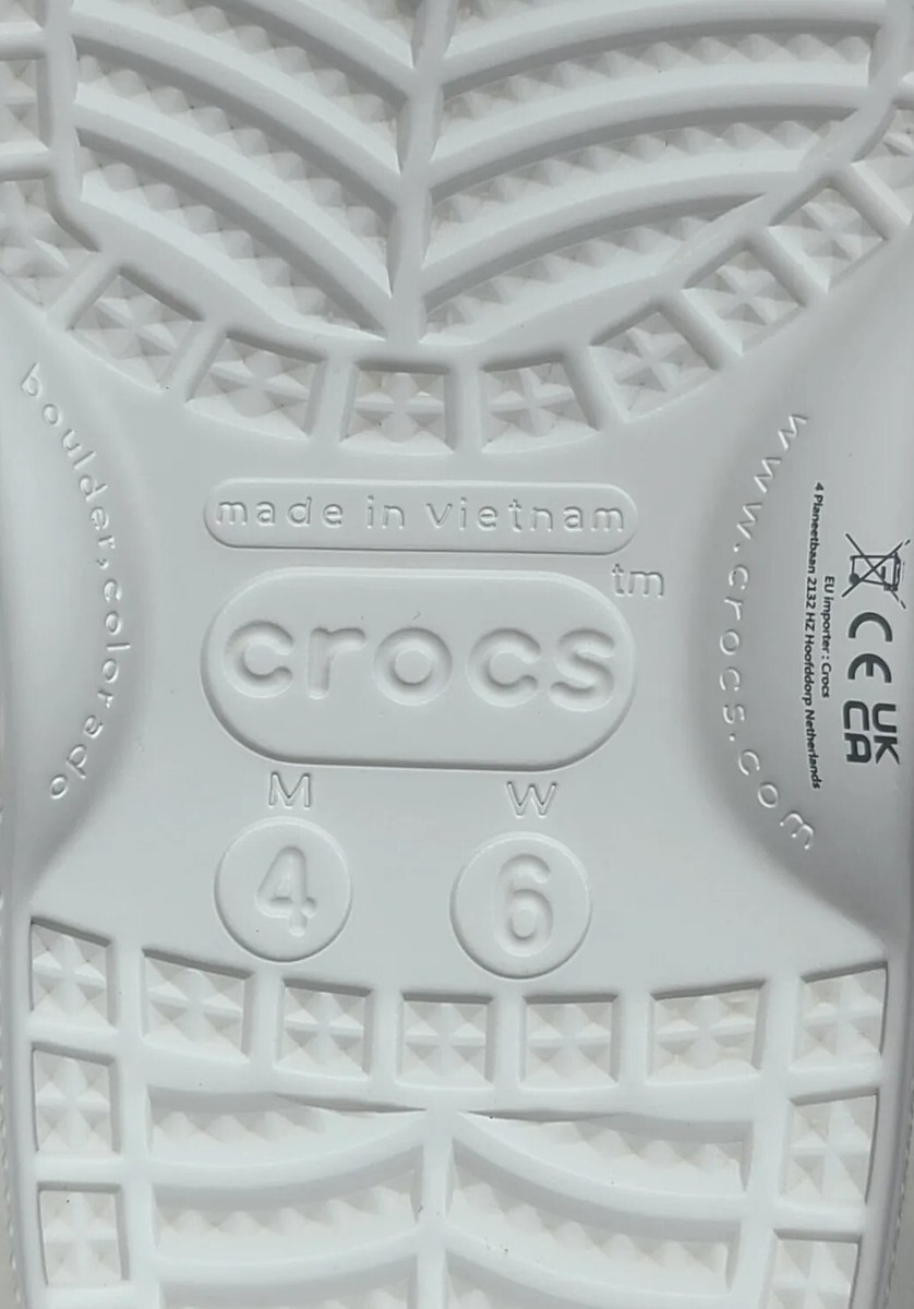 しょー Crocs Classic Mammoth Charm Clogs 207409-100 NWT W6 M4