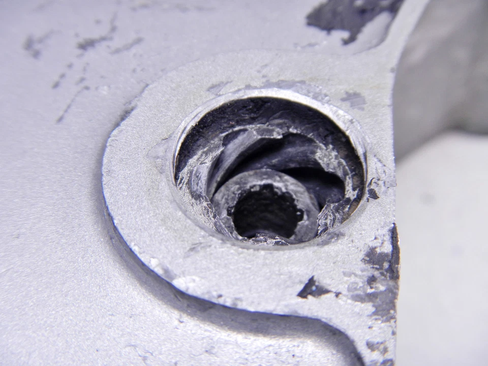 CARCASA CUBIERTA ESTATOR LADO IZQUIERDO SUZUKI DR370 DR 370 78 Foto 4 de 4