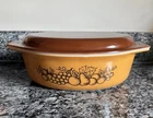PYREX - VINTAGE OLD ORCHARD - 2 1/2 QT OVAL CASSEROLE DISH # 045 w/ Brown LId