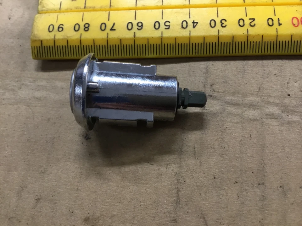 Cerraduras puerta exterior original peugeot 104 204 304 404 504 917060 cabriolet Foto 3 de 3