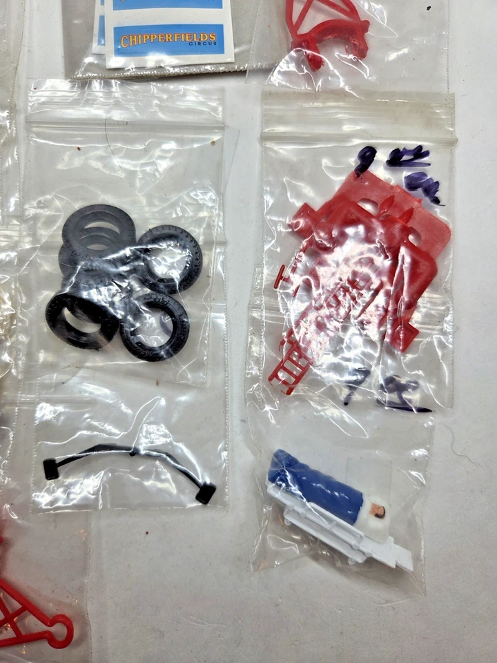 LOT 19 BAGS OF PARTS FOR CORGI TOYS CHIPPERFIELDS CIRCUS VEHICLES & CAGES - Image 4 of 4