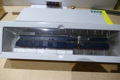 TRIX H0 22917 - Stromlinien-Schnellzuglokomotive Baureihe 05 DRG | Condition: Neu