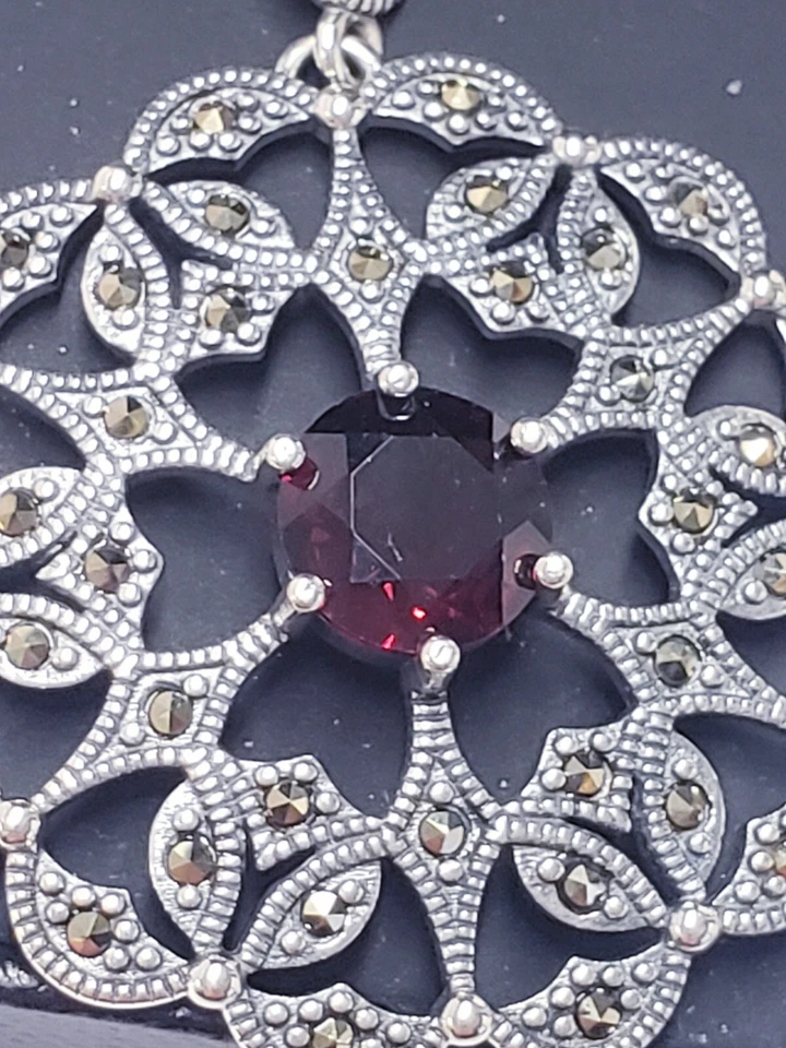 Granate rodolita MACY'S (2 ct. t.w.) & Collar Flor Marcasita 18" en 925 Foto 3 de 4