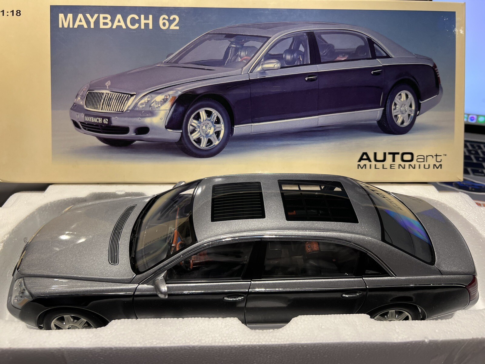 1/18 AUTOART MAYBACH 62 LWB HIMALAYAS GREY BRIGHT/CASPIAN BLACK 