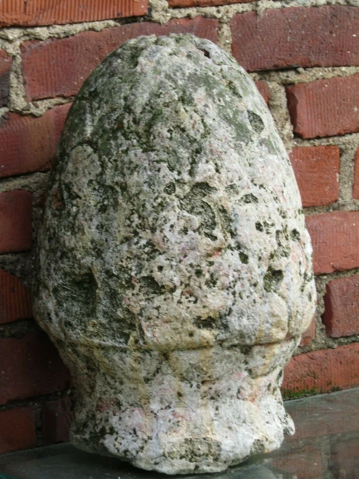 Sculture PINNACOLI . TERMINALI A FORMA DI PIGNA IN PIETRA LECCESE ( LECCE ) XIX - Immagine 3 di 4