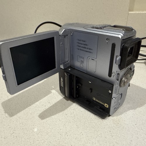 Sony DCR-PC9E Camcorder with Battery and charger - Mini DV - Picture 3 of 12