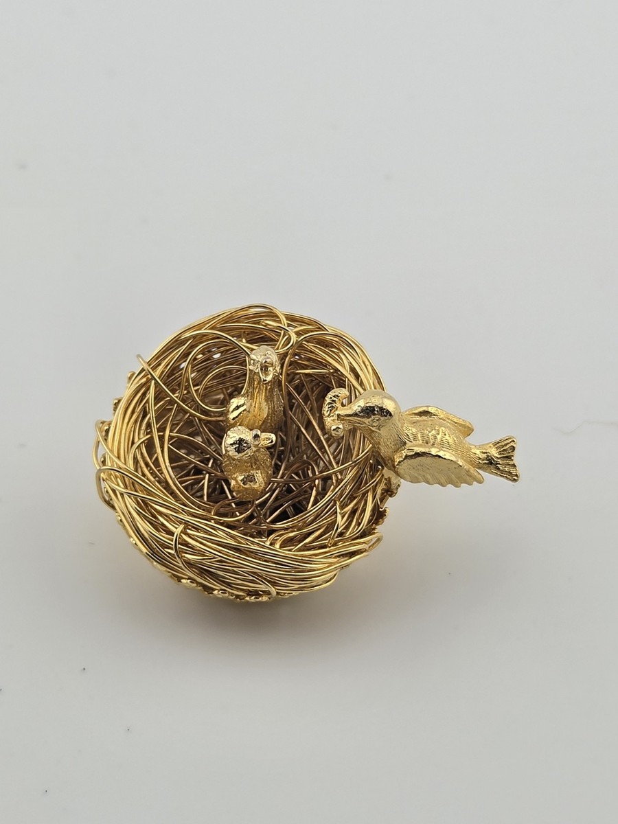 Vintage Jeanne Goldtone Bird Nest Brooch Baby Birds Worm Mother Feeding Rare Pin View 4