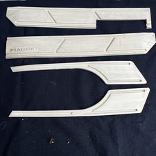 COPPIA 4 PZ. MODANATURE ADESIVI UTAH -USATO PARAFANGO VESPA PX PE