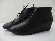 Clarks Artisan Women's sz 9 M Vendra Peak Wedge Bootie Black Leather Ankle Boots