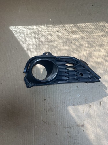 Front Bumper Fog Light Grille Cover With Hole - Right Side For Seat Leon 2012-2017 RHD (OE 5F0853666A)