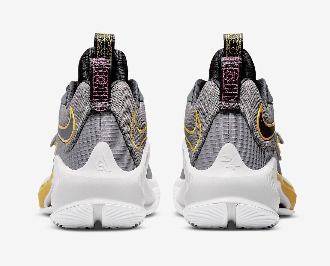 Nike Men Zoom Freak 3 Giannis Low Battery Shoes DA0694-006