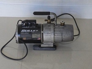 Yellow Jacket 93600 7 CFM Vacuum Pump Bullet X 115VAC 1PH 7 CFM 2 Stage, USED