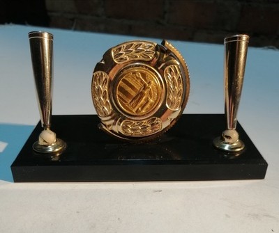 Vintage 70er Leichtathletik Trophäe Auszeichnung Stifthalter Rennen Gehen Kunststoff & Metall Sport
