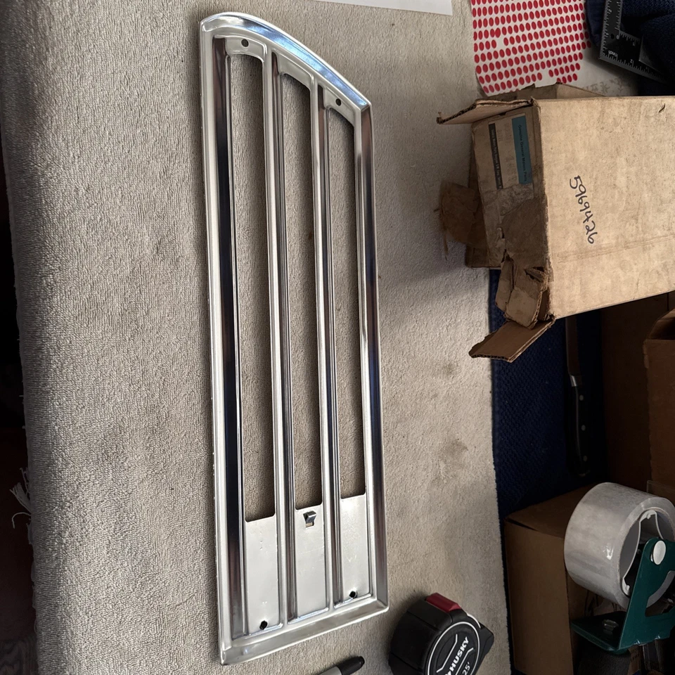 NOS GM 1978-1980 Pontiac Sunbird HM27 cupé luz trasera derecha lámpara bisel 5969426 Foto 3 de 3