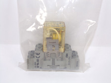 Idec RH2B-UL Relay With SH2B-05C Base