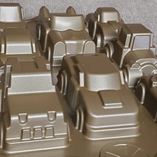 Nordic Ware Gold 5 Cup 8 Vintage Cake Pan Cars Cakepan Cupcakes Bundtlettes USA
