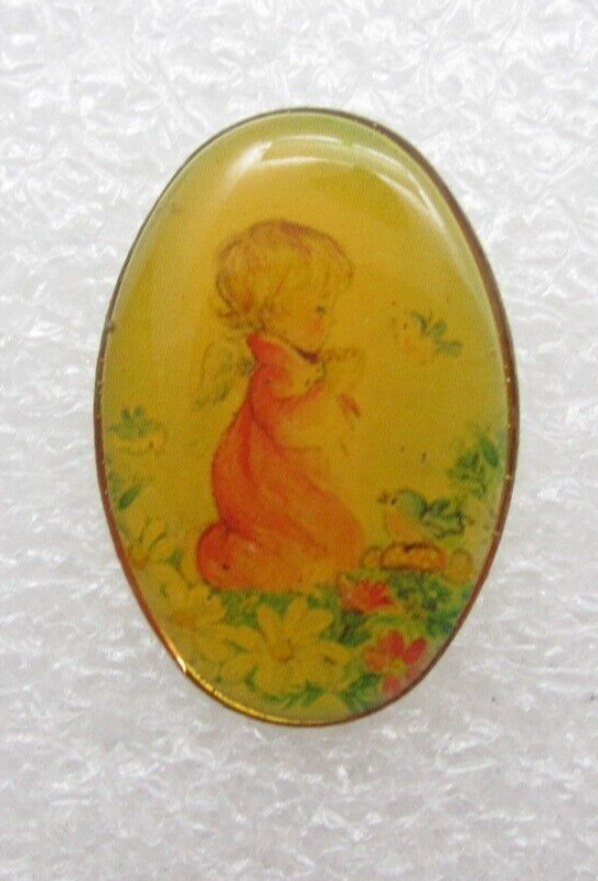 Young Girl Praying to God Lapel Pin (C902)