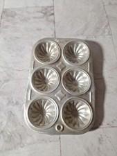 Vintage Aluminum Mini Daisy Cupcake Pan Baking Toy 6 Well 5.75 x 4 x .5"