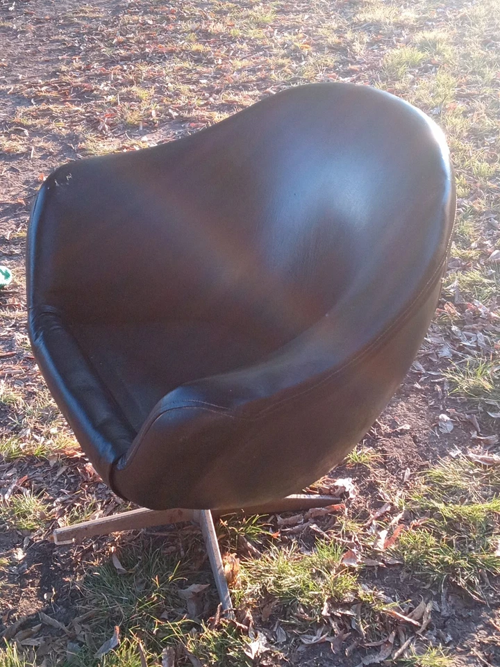 Vintage Overman? SWIVEL CHAIR Pod Swedish Danish Modern Black Vinyl Chrome MCM - Image 4 of 4
