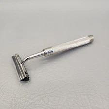 Ralph Lauren Cartridge Type Razor Silver Tone Chrome w/ 2 Blade Cartridge