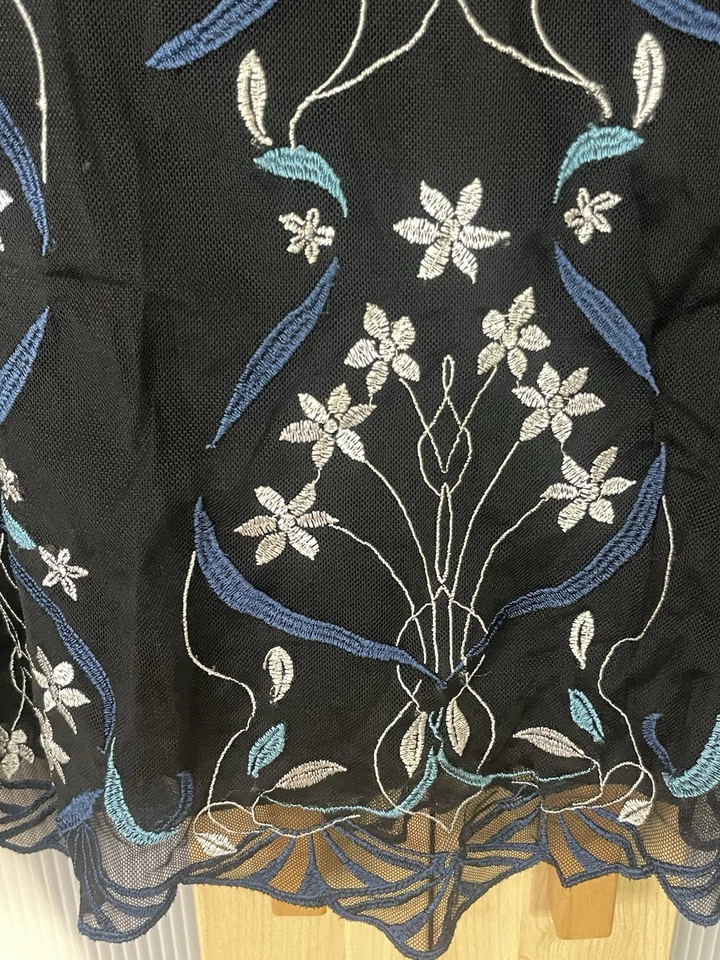 Blusa Top Bordada Alfani Negra Azul Floral Campana Talla 2X XXL Boho Caprichosa Gótica Foto 4 de 4
