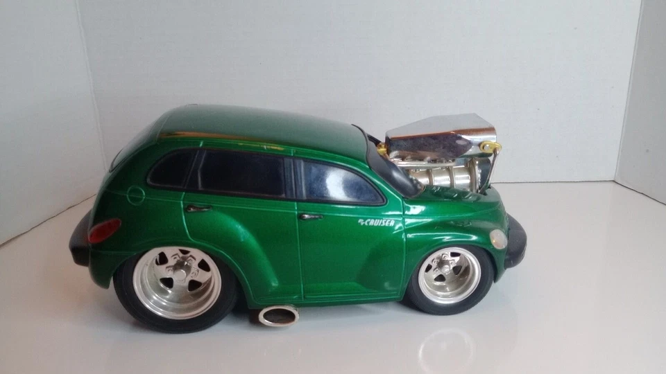 MÁQUINAS MUSCULARES '00 PT CRUISER (VERDE OSCURO) ESCALA 1:18 FUNLINE Foto 4 de 4