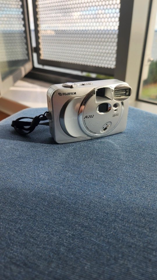 Fujifilm FinePix A202, photo 1 of 5