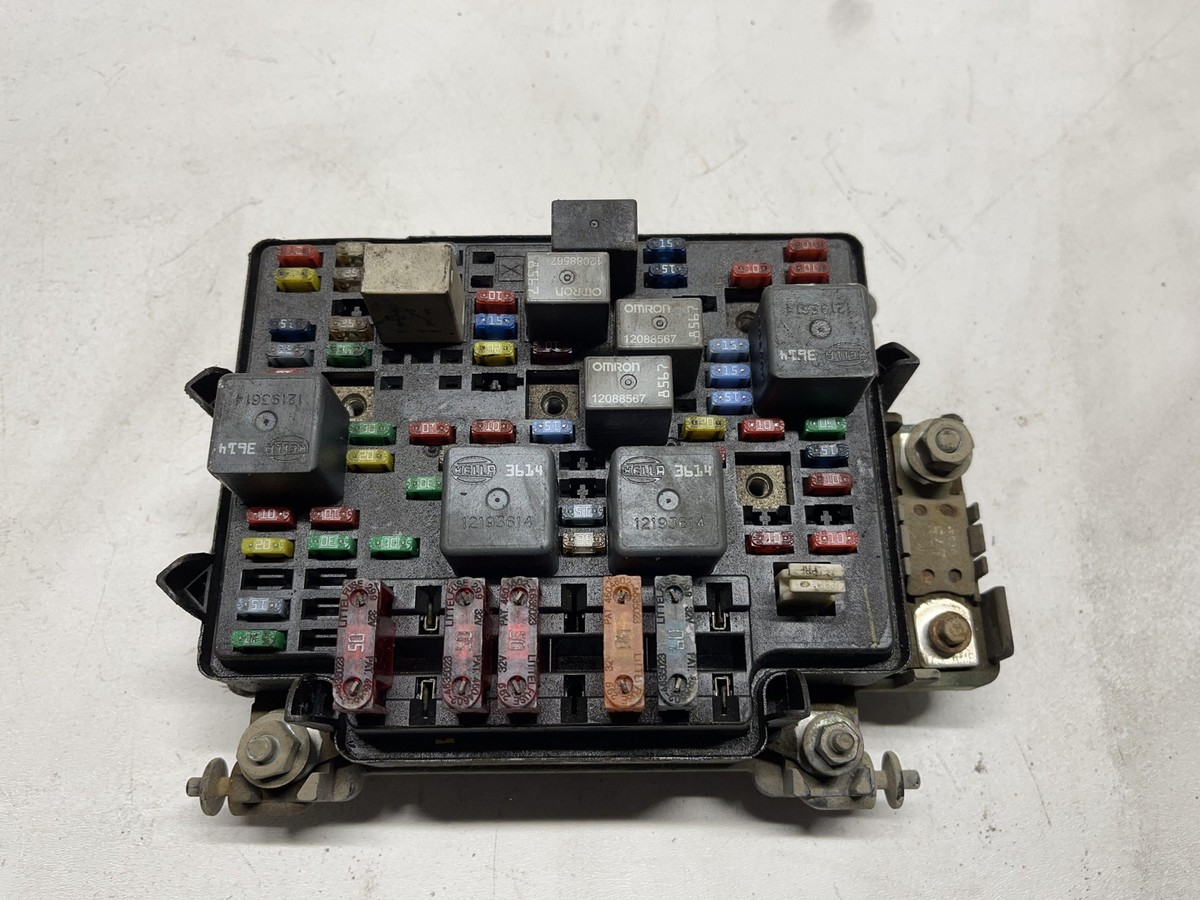 メルフジ　 2001-2002 Chevrolet Silverado 6.6L Engine Fuse Box LB7 Oem