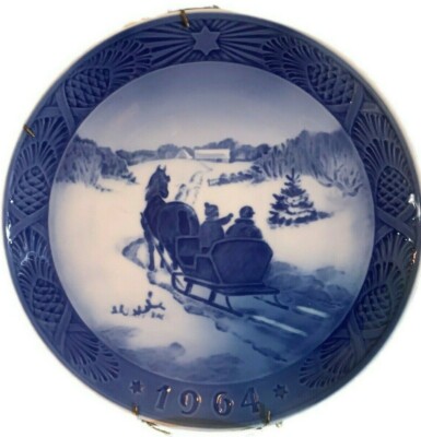 Royal Copenhagen 1964 Plate & Hanger Kai Lange Fetching the Christmas Tree Blue