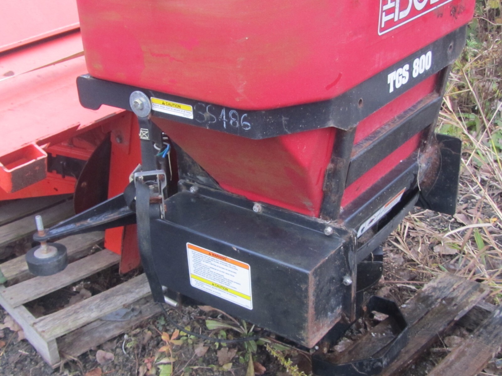 BOSS TGS800 TAILGATE SALT SPREADER WITH CONTROLLER AND HARNESS eBay