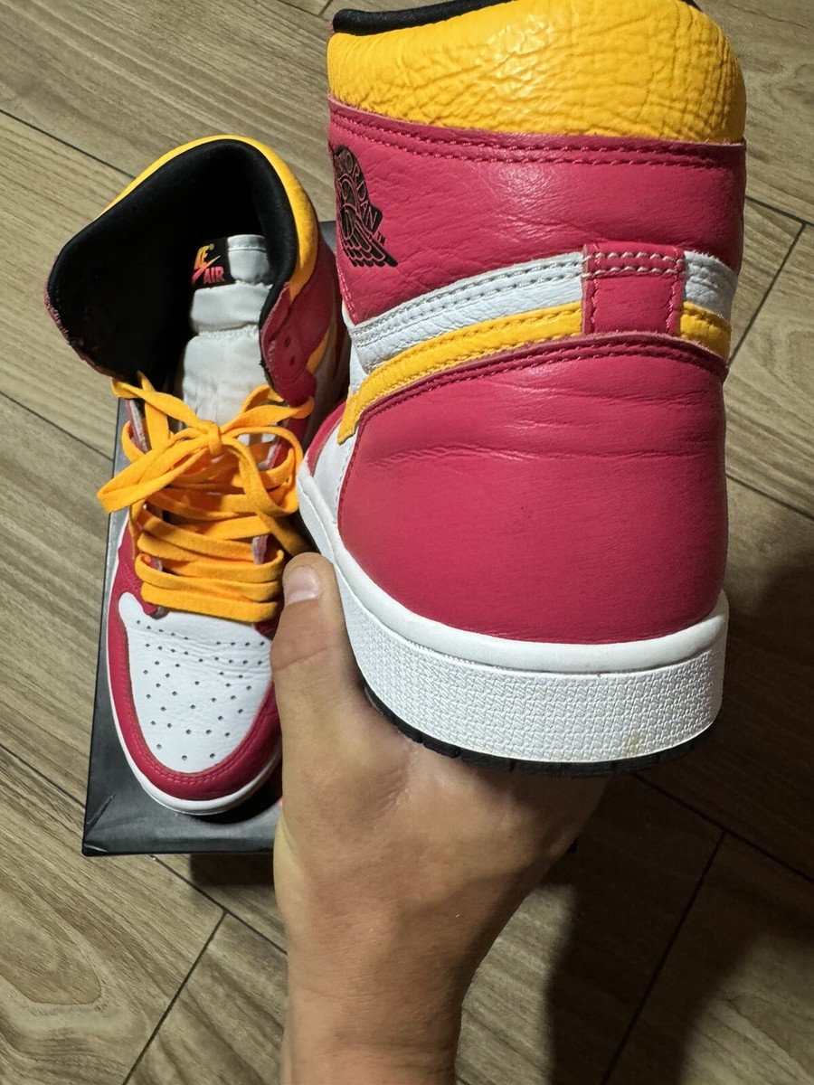 シューズ(女性用) NikeAirJordan 1 High OG Light Fusion Red The Air Jordan 1 High OG “Light Fusion Red” isn't for