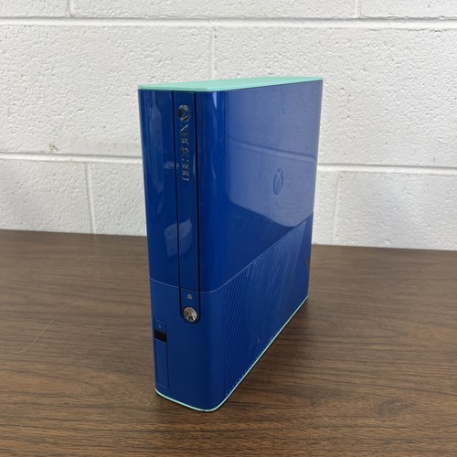 Microsoft Xbox 360 E Edizione Speciale Call of Duty Blue Teal Console 500 GB - Foto 4 di 13