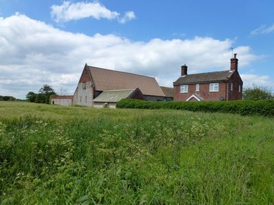 Foto A2 Frenches Farm and Coronation Cottage, Waxham gezeigt auf OS-Karte wie c2012