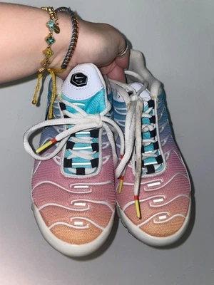 nike tn, taille 37, multicolore, en très bonne état, jamais porté - Photo 1/4