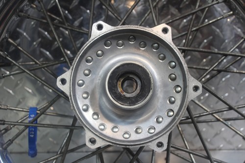 2005 YAMAHA V STAR 650 XVS650A CLASSIC FRONT WHEEL RIM 94430-16565-00 - Picture 8 of 12