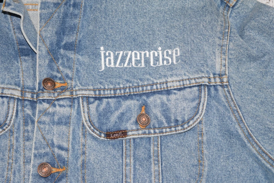 CHAQUETA DE CAMIONERO DE MEZCLILLA BORDADA JAZZERCISE DE COLECCIÓN AÑOS 80 RARA GRANDE L FLORES ROPA DE GIMNASIO Foto 3 de 4